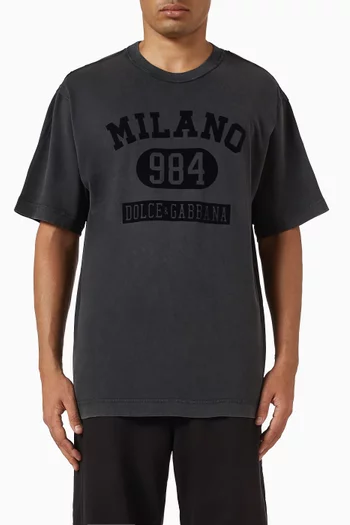 تي شيرت بشعار الماركة المخملي قطن