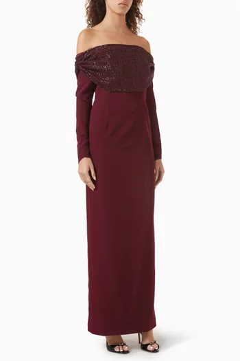 فستان سهرة بأكتاف مكشوفة وتطريزات