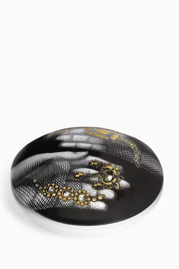 علبة دائرية مزينة بيد ومجوهرات بورسلين