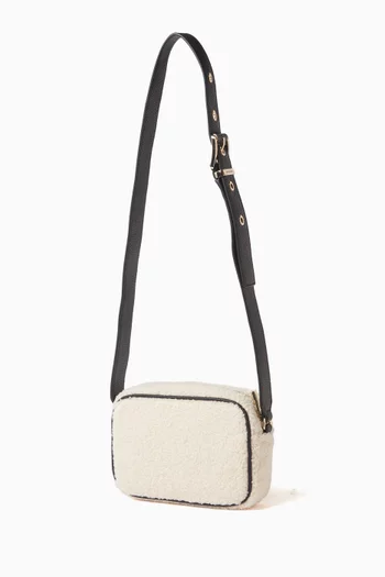 حقيبة كروس بإبزيم فرو صناعي