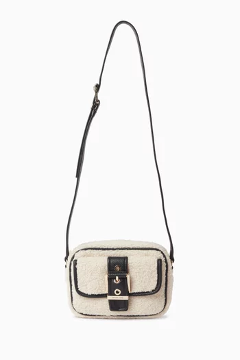 حقيبة كروس بإبزيم فرو صناعي