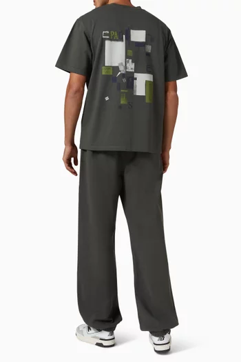 تي شيرت بجيب مزين بحروف شعار الماركة متناثرة قطن جيرسيه