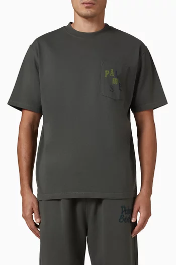 تي شيرت بجيب مزين بحروف شعار الماركة متناثرة قطن جيرسيه