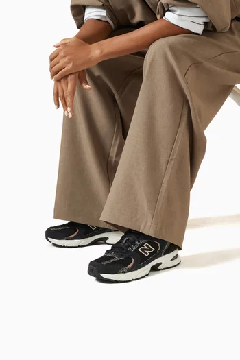 Unisex 530 Sneakers in Mesh