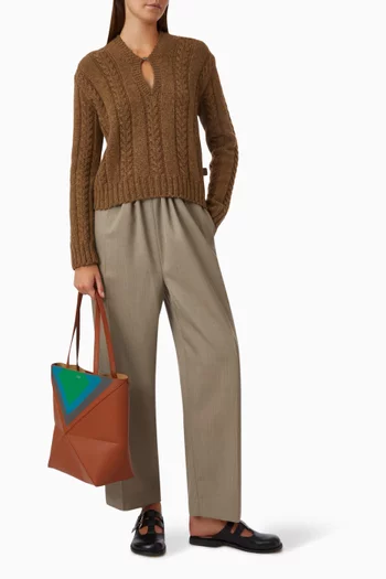 بنطال بحزام خصر مطاطي وشعار الماركة