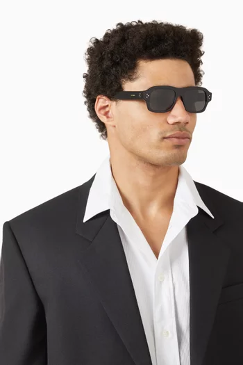 نظارة شمسية بشعار الثلاث نقاط وإطار مستطيل أسيتات