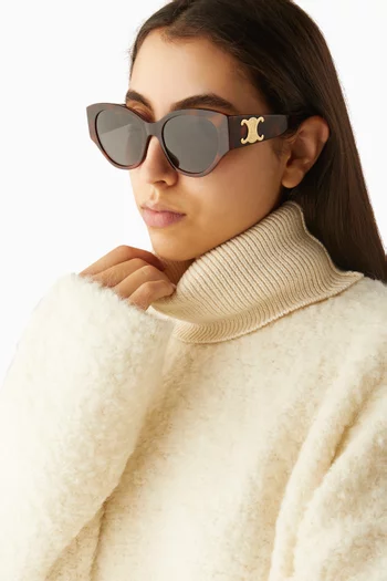 نظارة شمسية بشعار تريومف كبير وإطار بيضاوي أسيتات