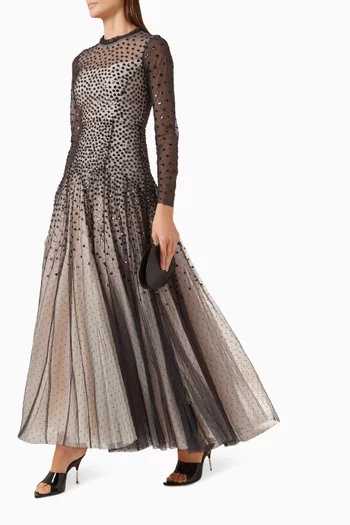 فستان سهرة بكشكش وتطريزات بالترتر تول