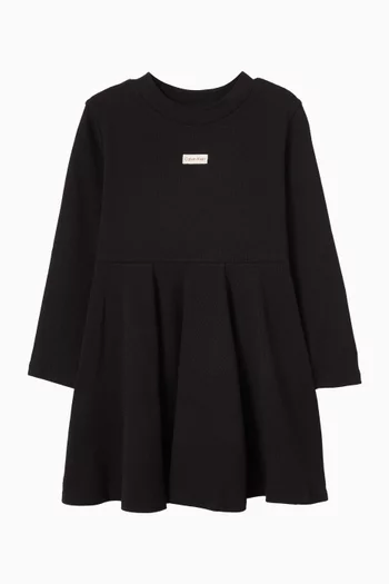 فستان سكيتر بشعار الماركة قطن