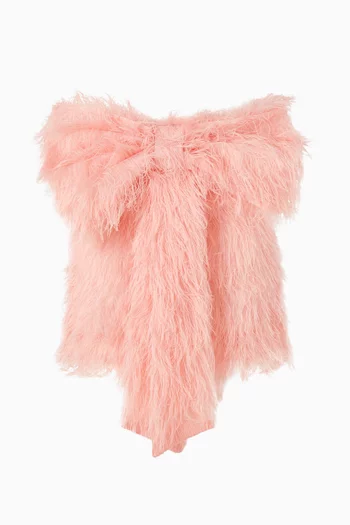 تنورة مزينة بريش وعقد كبيرة الحجم 