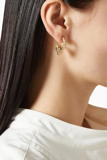 أقراط بتصميم عقدة فضة إسترلينية مطلية ذهب عيار 18