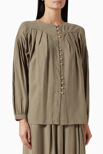 بلوزة بأزرار مودال