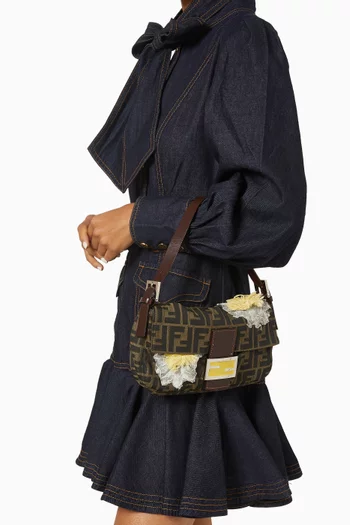 حقيبة مستطيلة مزينة بزهور من قماش شبكي من الألفينيات قنب زوكا