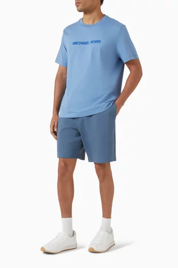 تي شيرت بشعار الماركة بملمس بارز قطن