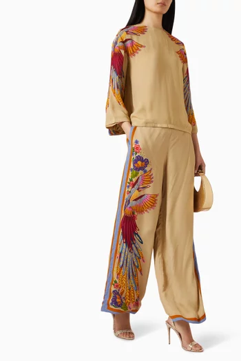 طقم متناسق مزين بنقشة