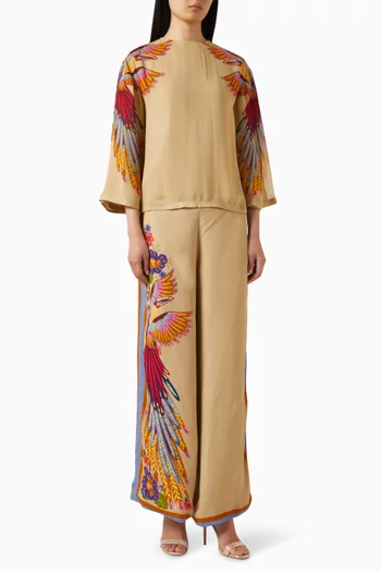 طقم متناسق مزين بنقشة