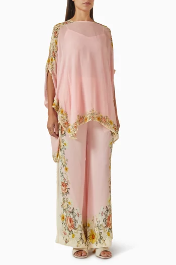 طقم متناسق مزين بنقشة