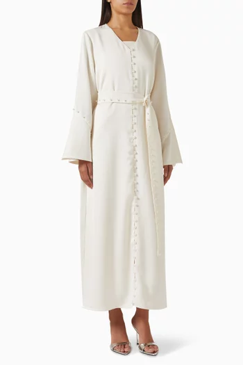 عباية بحزام وتطريزات باللؤلؤ