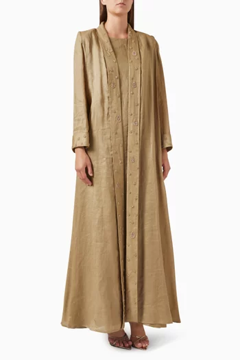 عباية كلاسيكية مزينة بتطريزات