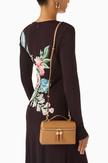 حقيبة رومي رفيعة بيد علوية جلد