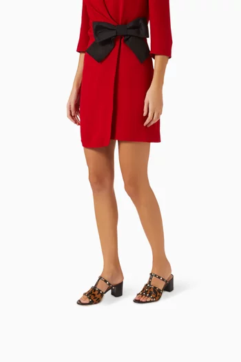 حذاء مفتوح بحلي هرمية وكعب 60 مم شعر مهر