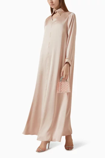 فستان مزين بفتحة وتطريزات