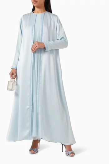 عباية مزينة بتطريزات