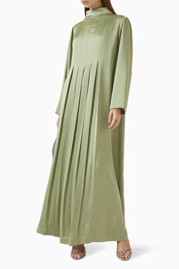 فستان بياقة عالية وطيّات