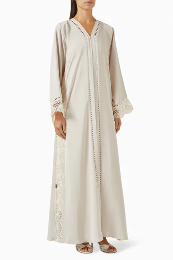 عباية بتطريزات دانتيل