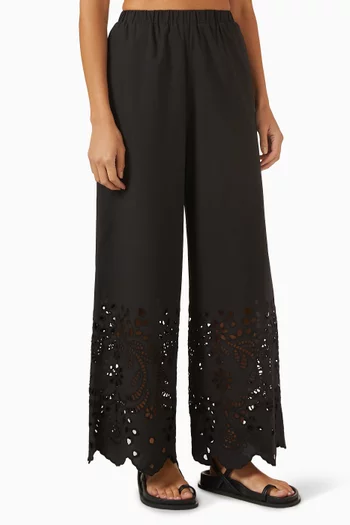 بنطال بتطريزات إنجليزية