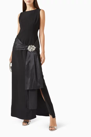 فستان طويل بقصة مستقيمة بلا أكمام