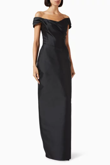 فستان سهرة بقصة مستقيمة بدرابيه وأكتاف مكشوفة