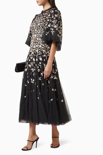 فستان سهرة سيليا بفتحة رقبة مستديرة ونقشة ورود تول