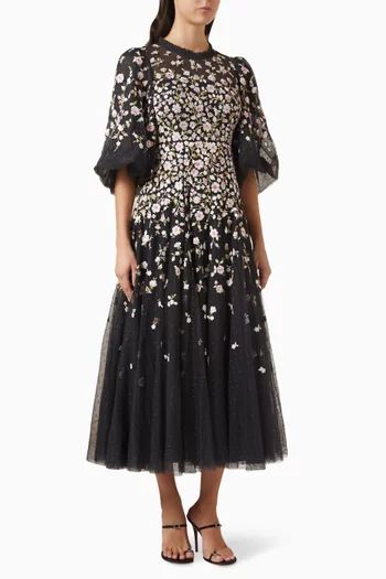 فستان سهرة سيليا بفتحة رقبة مستديرة ونقشة ورود تول