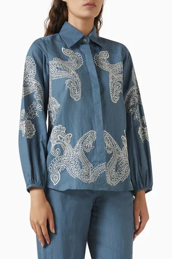 قميص مزين بتطريزات