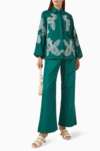 قميص مزين بتطريزات