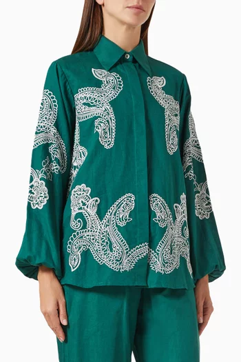 قميص مزين بتطريزات