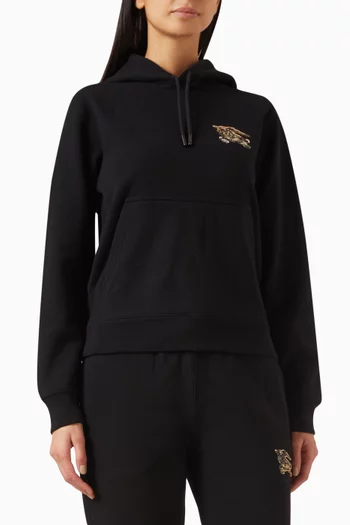 كنزة بغطاء رأس بشعار الفروسية ونقشة مربعات قطن