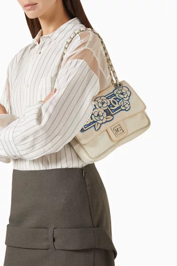 حقيبة رياضية بغطاء قلاب ونقشة كاميليا من عام 2005 نايلون