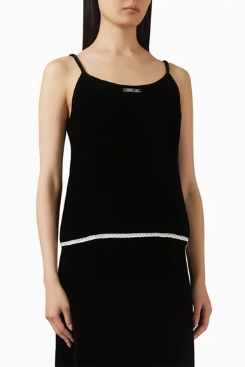 بلوزة بشعار الماركة مخمل