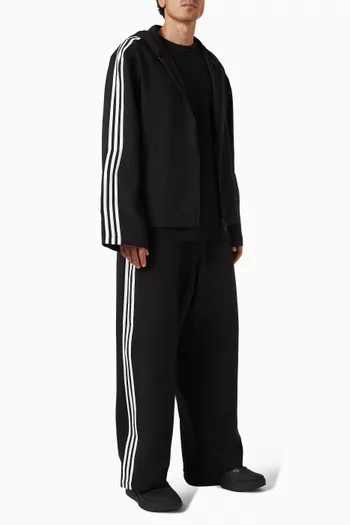 جاكيت رياضي بغطاء رأس بثلاثة خطوط