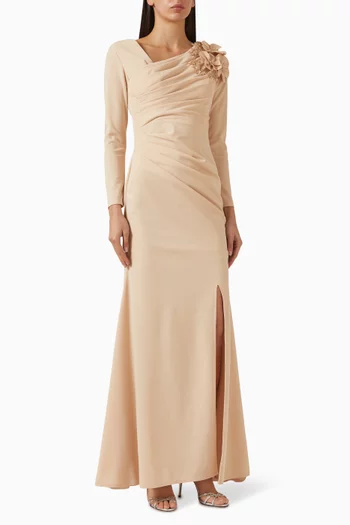 فستان سهرة مطرز بزهور بارزة