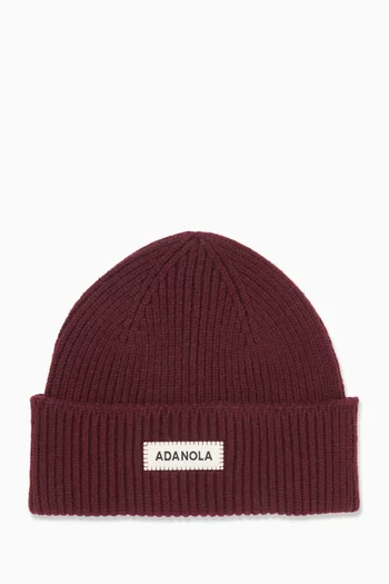 قبعة بيني بشعار الماركة منسوجة