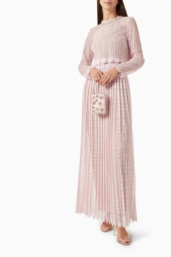 فستان طويل بتطريزات زهور دانتيل