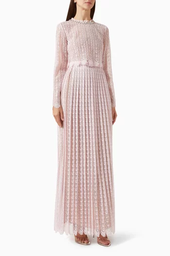 فستان طويل بتطريزات زهور دانتيل