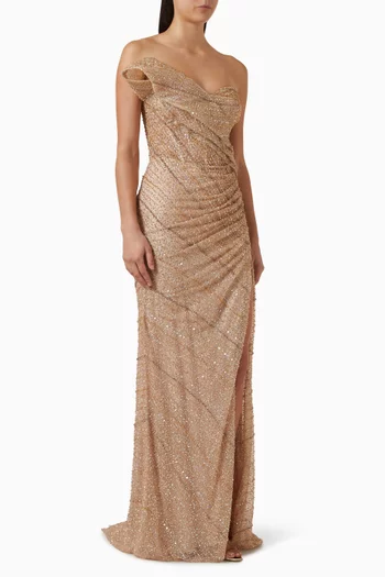 فستان سهرة مزين بتطريزات بارزة