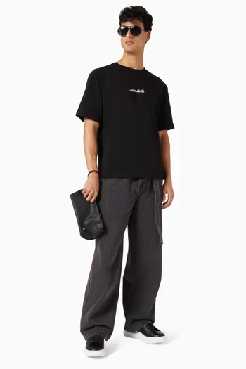 تي شيرت بقصة فضفاضة وشعار الماركة قطن