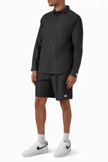 قميص بقصة عادية نسيج قطن عضوي