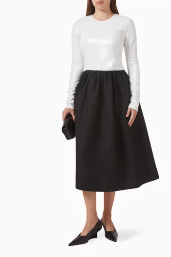 بلوزة مطرزة بالترتر