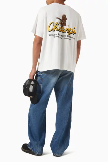 تي شيرت بجيب وقصة مربعة وشعار Outfitter قطن